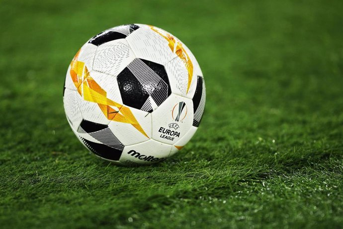 Archivo - Balón oficial de la UEFA Europa League.