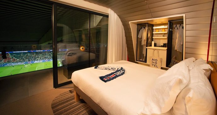 Novotel y Accor anuncian la apertura de una habitación de hotel en el estadio de fútbol del Paris Saint-Germain.