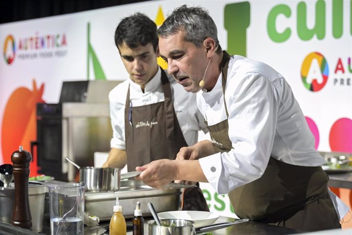 El chef Javier Olleros cocina en directo en Auténtica Premium Food Fest.