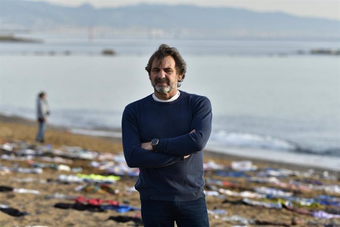 Archivo - El presidente y fundador de Open Arms, Òscar Camps, durante una rueda de prensa en la playa de la Barceloneta, a 11 de diciembre de 2023, en Barcelona, Catalunya (España)