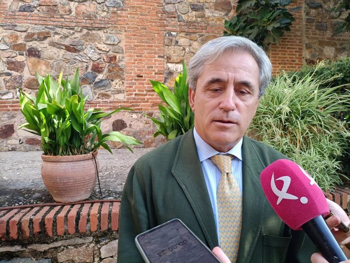 El consejero de Gestión Forestal y Mundo Rural, Ignacio Higuero, atiende a los medios en Cáceres