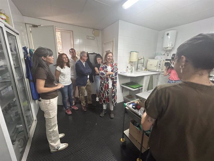 La consejera de Agricultura, Ganadería y Desarrollo Sostenible, Mercedes Morán, visita el Centro de Recuperación de Fauna 'Los Hornos' de Sierra de Fuentes