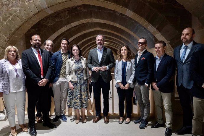 El presidente del Gobierno de Aragón, Jorge Azcón, en el Real Monasterio de Santa María de Sijena (Huesca)