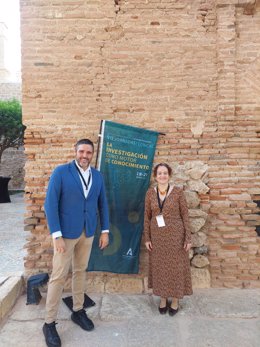 La directora general de Museos y Conjuntos Culturales de la Junta de Andalucía, Aurora Villalobos, junto al delegado territorial de Cultura, Juan José Alonso.