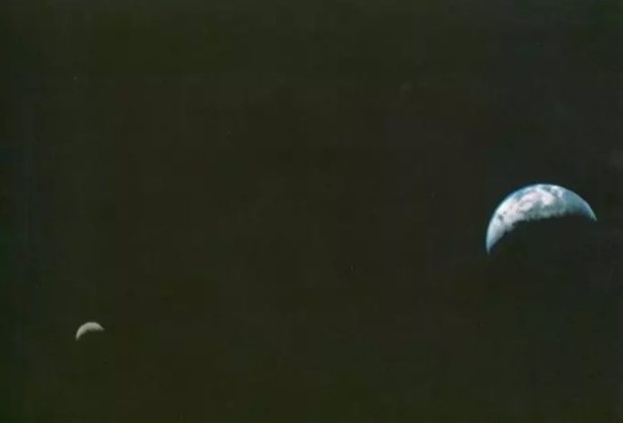 Primera imagen de la Tierra y la Luna desde el espacio exterior