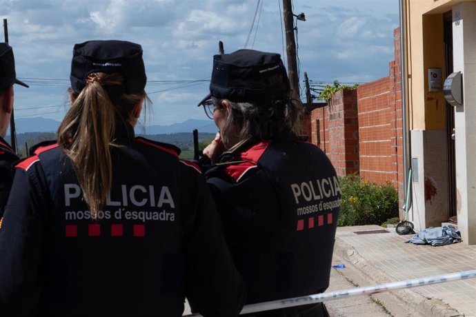 Archivo - Agentes de los Mossos d'Esquadra