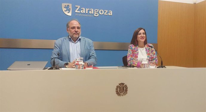 Los consejeros municipales de Participación y Régimen Interior, Alfonso Mendoza, y de Cultura, Educación y Turismo, Sara Fernández.