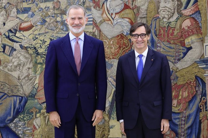 El Rey Felipe VI recibe en Zarzuela al presidente de la Generalitat de Cataluña, Salvador Illa.