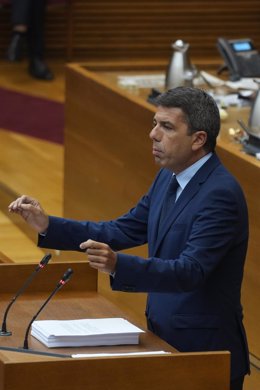 El presidente de la Generalitat Valenciana, Carlos Mazón, interviene durante un debate de política general en Les Corts