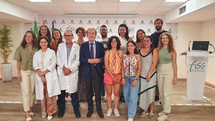 El Hospital Santa Ana de Motril (Granada) ha celebrado un acto de despedida para los Especialistas Internos Residentes (EIR) que eligieron el Área de Gestión Sanitaria Sur de Granada para completar su formación hace cuatro años.