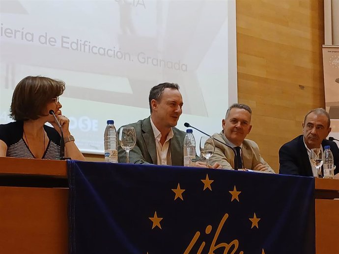 El director general de Política Forestal y Biodiversidad de la Consejería de Sostenibilidad y Medio Ambiente, Juan Ramón Pérez Valenzuela, ha participado en la jornada 'Construcción sostenible industrializada. Una industria tractora para Andalucía'.