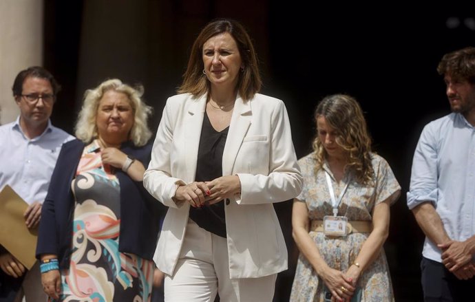 Archivo - Imagen de archivo de la alcaldesa de València, María José Catalá, junto a las concejalas de su equipo de gobierno María José Ferrer San Segundo y Julia Climent. 