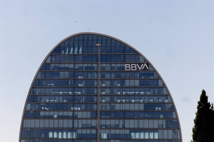 Archivo - Fachada de la sede de BBVA, a 31 de julio de 2024, en Madrid (España). 