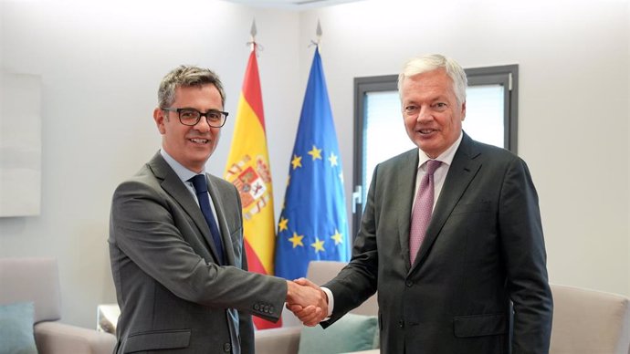 El ministro de Presidencia, Justicia y Relaciones con las Cortes, Félix Bolaños, y el comisario europeo Didier Reynders