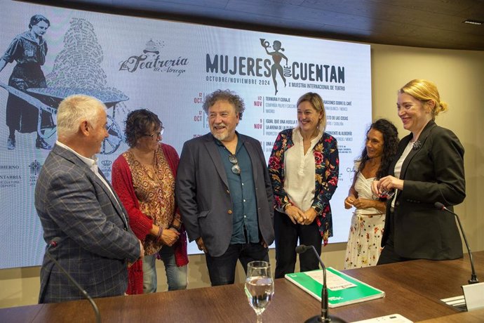 La directora general de Cultura, Eva Guillermina Fernández, presenta el ciclo ‘Mujeres que cuentan’