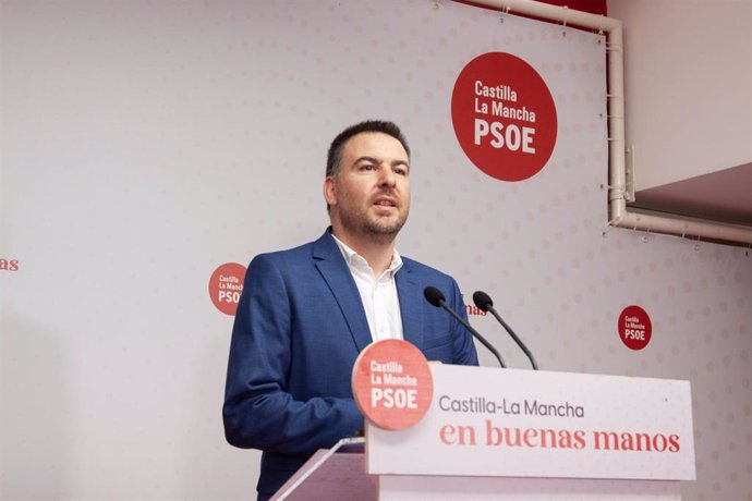 El portavoz de Empleo y Agricultura del grupo socialista en las Cortes de Castilla-La Mancha, Antonio Sánchez Requena.