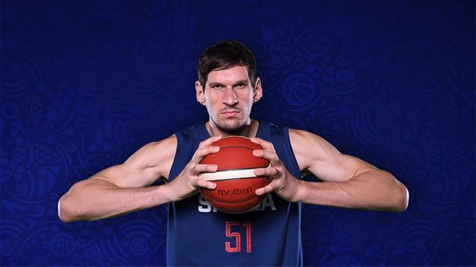 Boban Marjanovic con la camiseta de la selección serbia