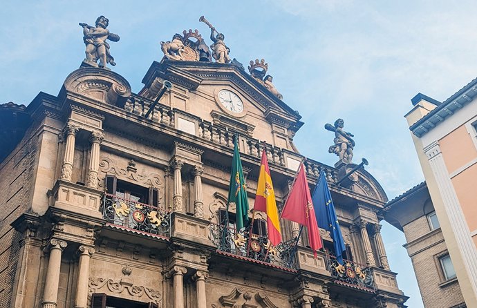 Fachada del Ayuntamiento de Pamplona.