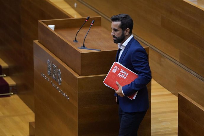 El síndic del PSPV-PSOE, José Muñoz, interviene en el Debate de Política General en Les Corts