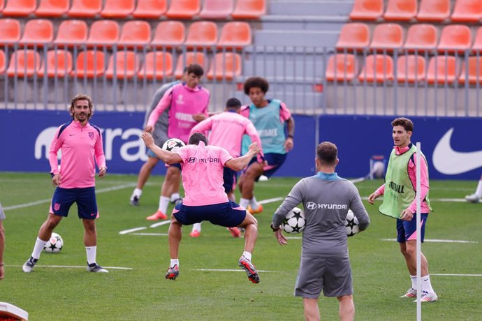 Jorge Resurreccion Koke of Atletico de Madrid warms up during the training day of Atletico de Madrid ahead of the UEFA Champions League, football match against RB Leipzig, at Ciudad Deportiva Wanda Atletico de Madrid on September 18, 2024, in Majadahonda,