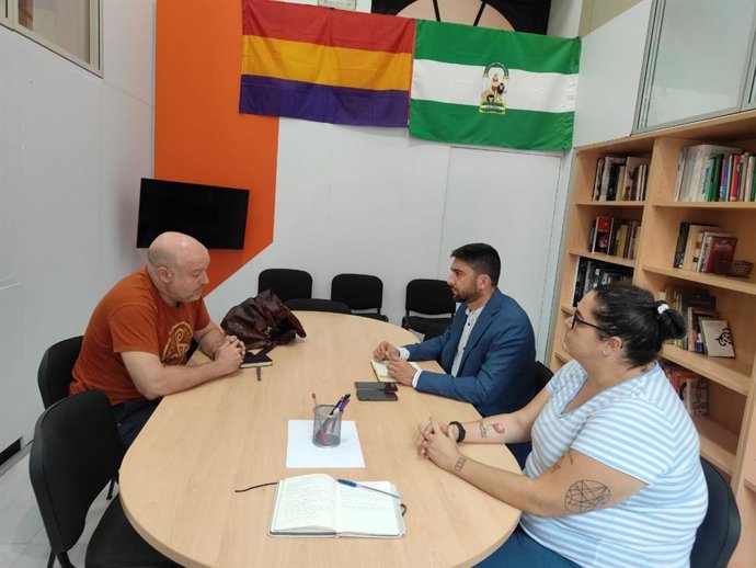 IU afea al Ayuntamiento la "falta respeto" hacia los profesionales tras el anuncio de acabar con El Vacie.