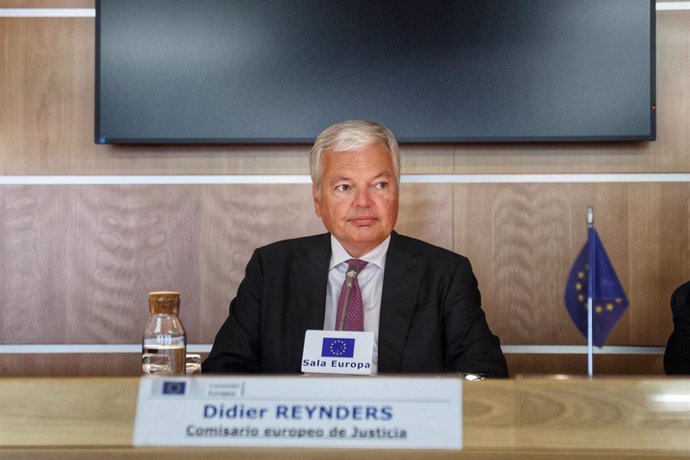 El comisario de Justicia de la UE, Didier Reynders, ofrece una rueda de prensa en las oficinas de la Representación de la Comisión Europea en España, a 18 de septiembre de 2024, en Madrid (España). Reynders ha viajado a Madrid para hacer balance del desbl