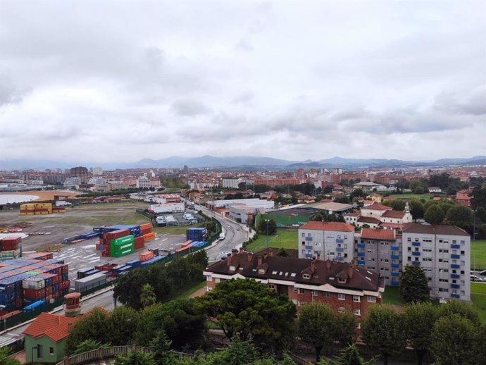 Gijón, vistas desde el hospital de Jove, edificios, pisos, urbanismo, musel, contenedores, playa del Arbeyal