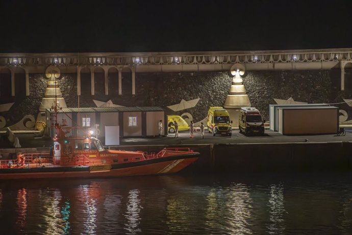 Un barco de Salvamento Marítimo en el puerto de La Restinga, a 15 de septiembre de 2024, en El Hierro, Canarias (España). 