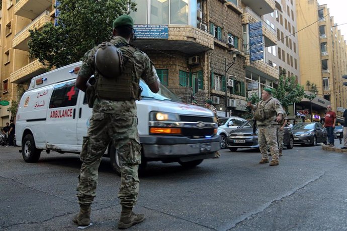 Despliegue de ambulancias en Beirut tras la explosión de dispositivos de comunicaciones de Hezbolá