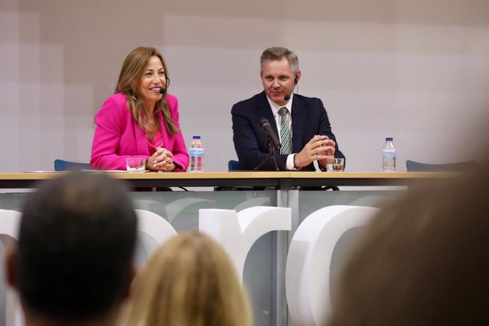 La alcaldesa de Zaragoza, Natalia Chueca, en el transcurso de la jornada.