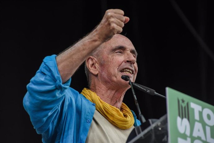 Archivo - El presidente de la ANC, Lluís Llach, durante la manifestación de la Diada, a 11 de septiembre de 2024, en Barcelona (Catalunya)