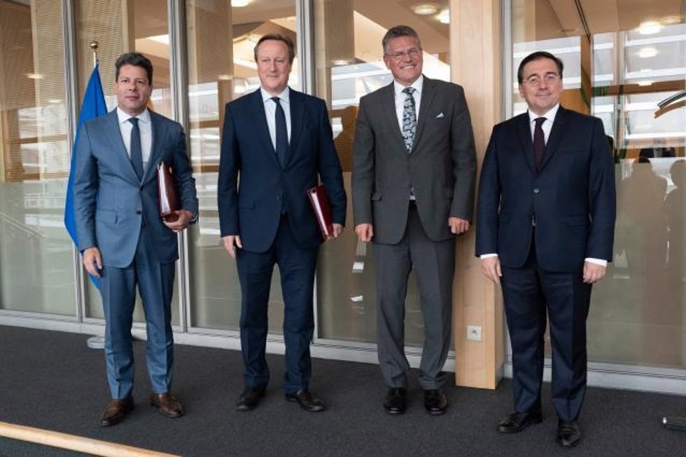 Archivo - El ministro principal de Gibraltar, Fabian Picardo; el ministro de Exteriores de Reino Unido, David Cameron; el vicepresidente de la Comisión Europea Maros Sefcovic, y el ministro de Asuntos Exteriores, Unión Europea y Cooperación, José Manuel