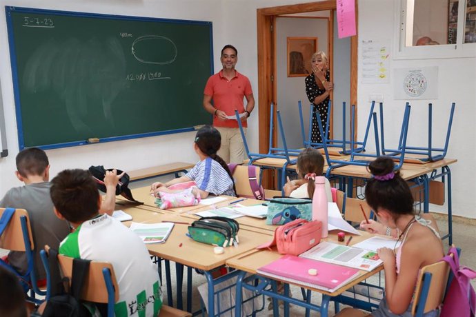 Archivo - Estudiantes en clase