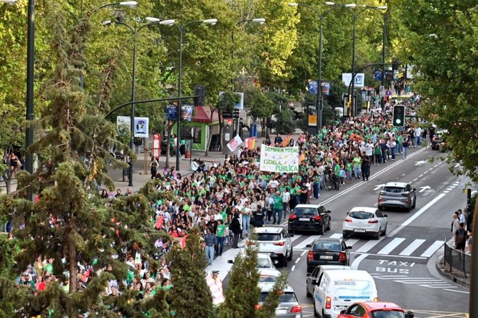 Manifestación en defensa de la escuela pública en Zaragoza.