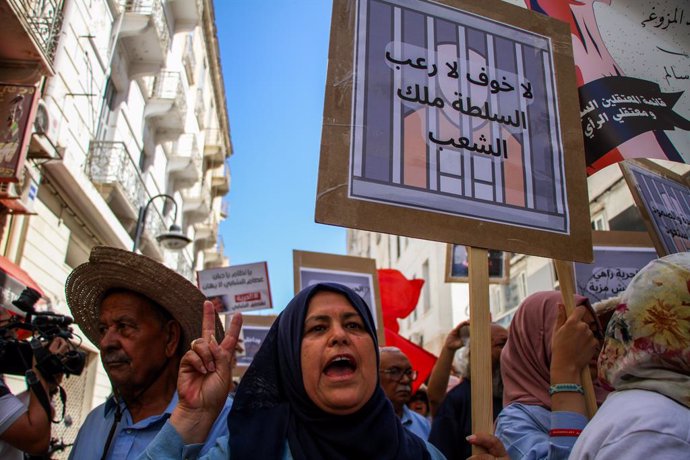 Archivo - July 25, 2024, Tunis, Tunis: Tunis, Tunisia. 25 July 2024. Supporters of opposition parties hold a rally along Habib Bourguiba Avenue in central Tunis, Tunisia. Participants called for the release of political opponents in the country. Another r