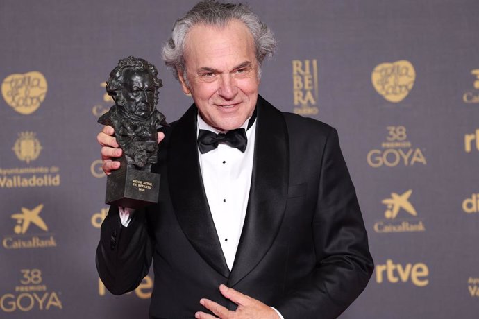 Archivo - El actor José Coronado posa tras recibir el Goya a Mejor Actor de Reparto por 'Cerrar los ojos', durante la gala de la 38 edición de los Premios Goya, en el Auditorio Feria de Valladolid, a 10 de febrero de 2024, en Valladolid, Castilla y León (