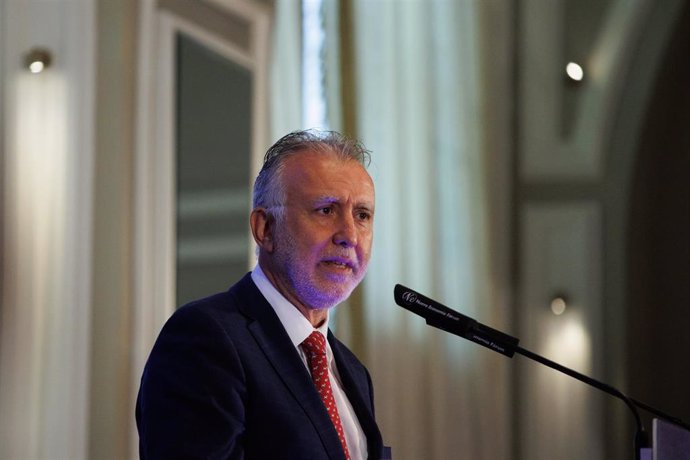 El ministro de Política Territorial y Memoria Democrática, Ángel Víctor Torres, interviene durante un desayuno informativo de Forum Europa, en el Hotel Mandarin Oriental Ritz, a 19 de septiembre de 2024, en Madrid (España).