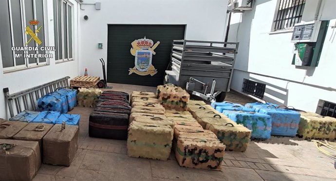 Droga intervenida en una operación de la Guardia Civil en la playa de Nueva Umbría de Lepe (Huelva).