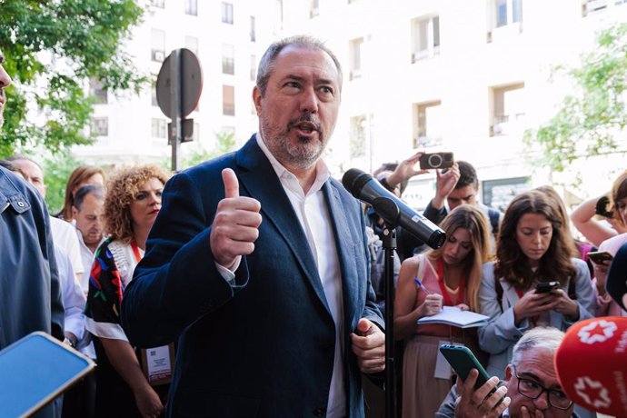 El secretario general del PSOE de Andalucía, Juan Espadas, atiende a los medios de comunicación a su llegada a la reunión del Comité Federal del PSOE, en la sede federal del PSOE, a 7 de septiembre de 2024. (Foto de archivo).