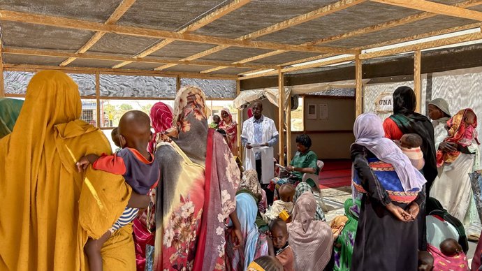 Archivo - Vista del centro ambulatorio de alimentos terapéuticos en el hospital establecido por Médicos Sin Fronteras (MSF) en el campamento de refugiados de Aboutengue, en el este de Chad (archivo)