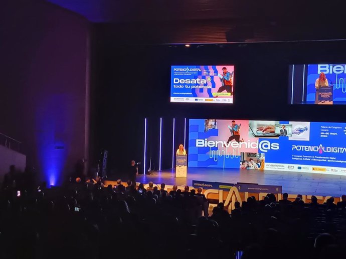 La presidenta de la Junta de Extremadura, María Guardiola, inaugura el I Congreso Potencial Digital en Cáceres