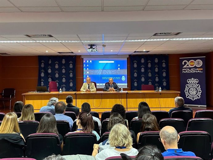 Jornadas de salud mental en la Jefatura Superior de la Policía en Las Palmas de Gran Canaria