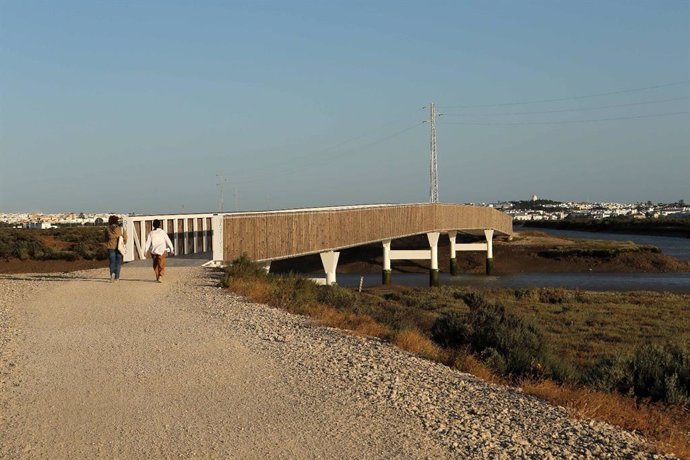 Sendero ciclopeatonal entre San Fernando y Chiclana.