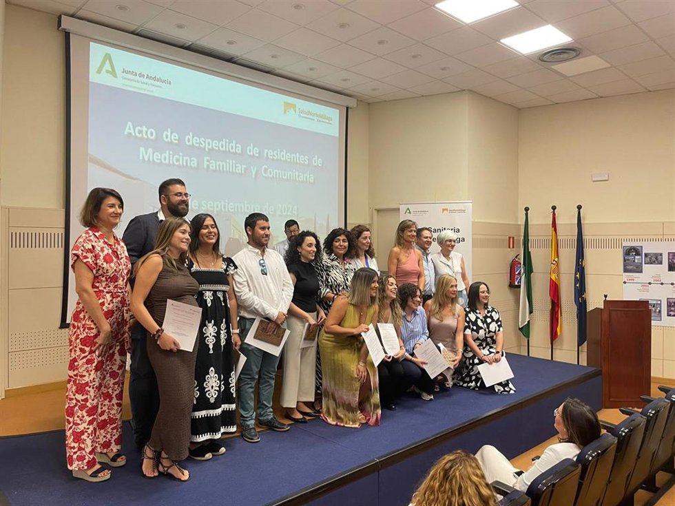 El Área Sanitaria Norte de Málaga-Antequera ha homenajeado a los nueve nuevos especialistas en medicina familiar y comunitaria que han completado su formación postgrado en los centros del Área Sanitaria durante los últimos cuatro años
