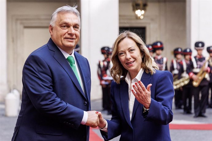 Archivo - Los primeros ministros de Hungría e Italia, Viktor Orbán y Giorgia Meloni.