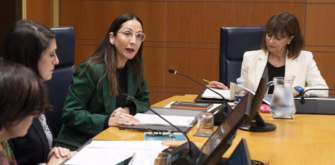 La consejera Pedrosa expone las líneas principales del Departamento de Educación