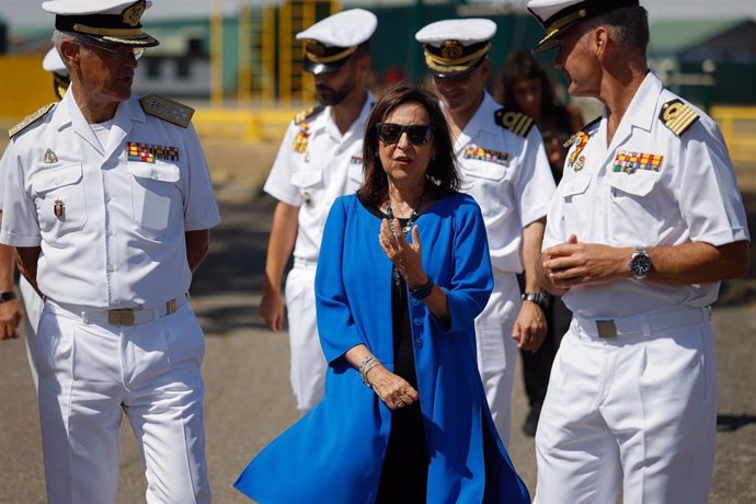 La ministra de Defensa, Margarita Robles, durante su visita a la Escuela Naval de Marín, a 28 de agosto de 2024.