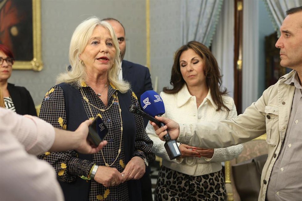 Archivo - La delegada del gobierno en Cádiz, MercedesColombo, atiende a los medios de comunicación en una imagen de archivo. 
