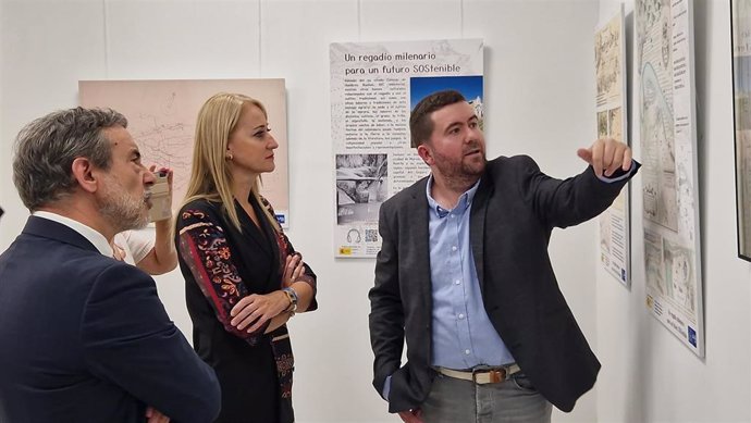 La delegada del Gobierno inaugura esta exposición que se puede visitar en el Palacio de las Balsas