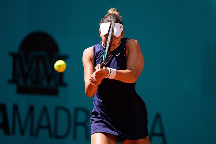 Archivo - Rebeka Masarova of Spain in action against Sachia Vickery of United States during the Mutua Madrid Open 2024, ATP Masters 1000 and WTA 1000, tournament celebrated at Caja Magica on April 22, 2024 in Madrid, Spain.